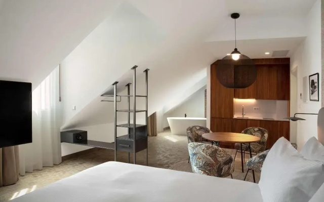 Atocha  Madrid, Tapestry Collection by Hilton