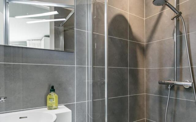 Picturesque Views From a Radiant Penthouse