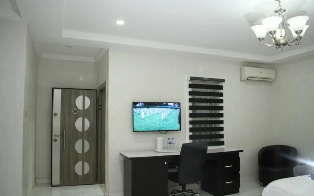 PoshLux Executive Hotel