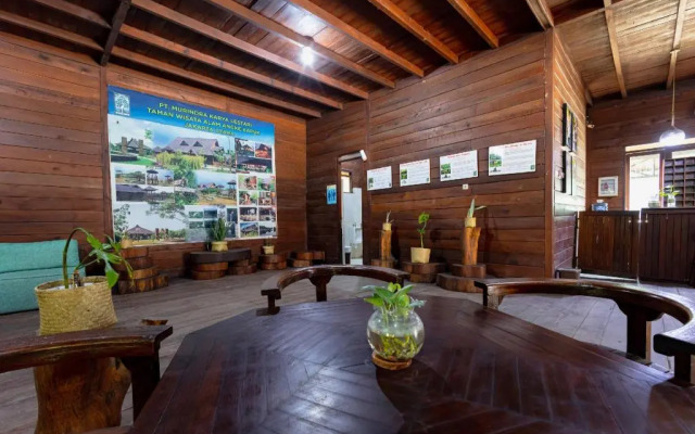 RedDoorz Resort @ Taman Wisata Mangrove