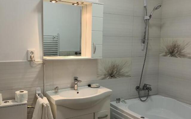 Apartament încântător cu terasa și cada cu jeturi!