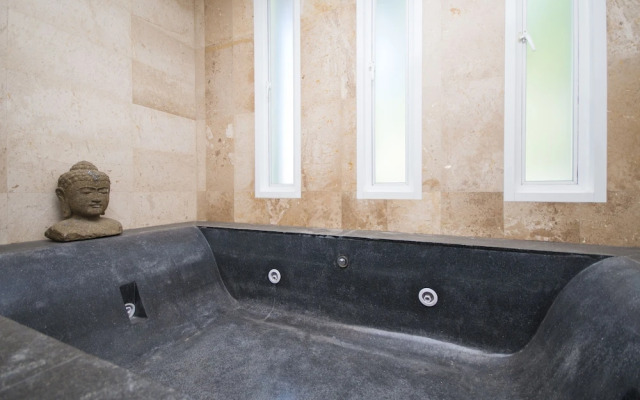 4-BR Seaview Villa with Large Pool at Surin Beach