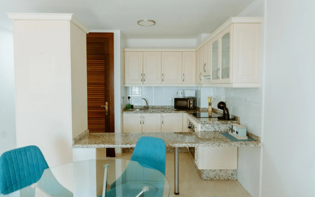 Seaview Splendor 2 Bedroom Modern Comfort
