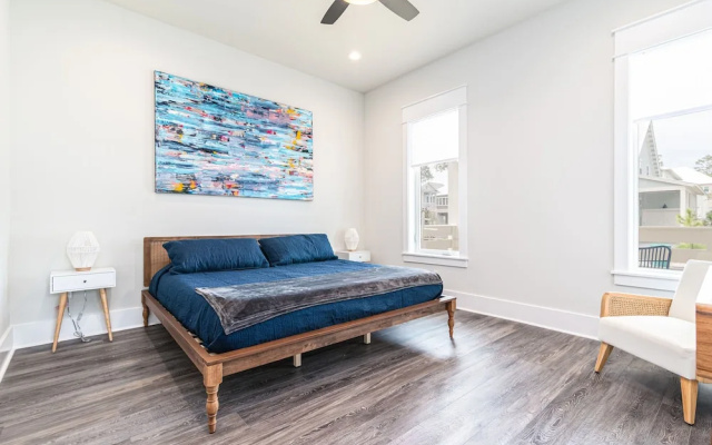 Lakeside Elegance Near Beach Access