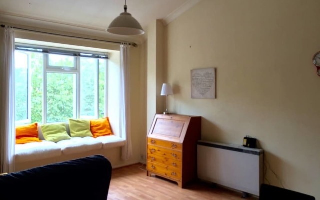 Charming Studio Apartment In London