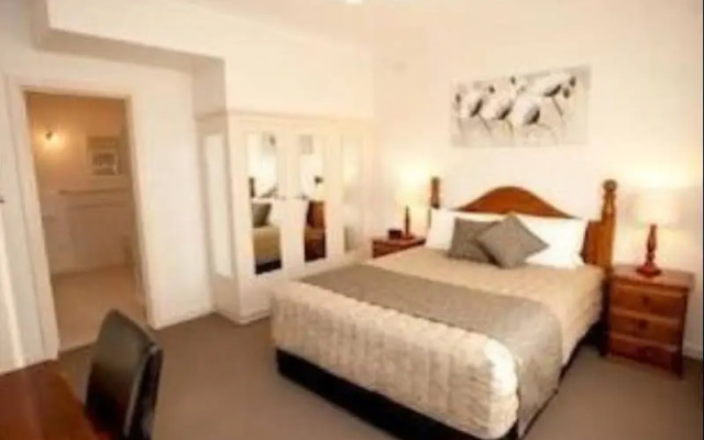 Connells Motel & Serviced Apartments