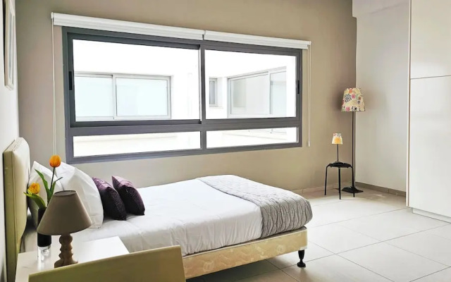 Phaedrus Living Ledras Residences 204