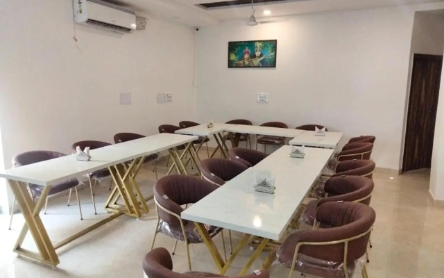OYO 22115 Hotel D Plaza