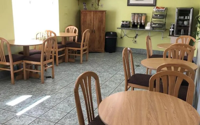 Cloverdale Wine Country Inn & Suites