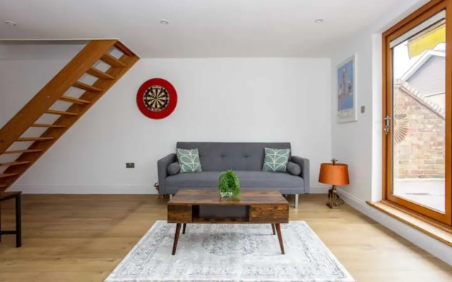 Spacious 3 Bedroom Apartment With Large Balcony