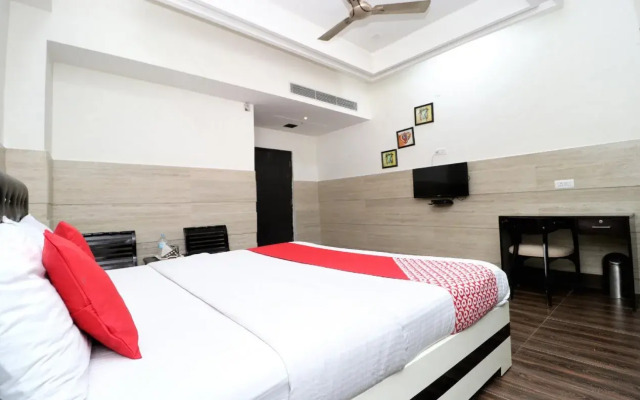 Hotel Signature By OYO Rooms