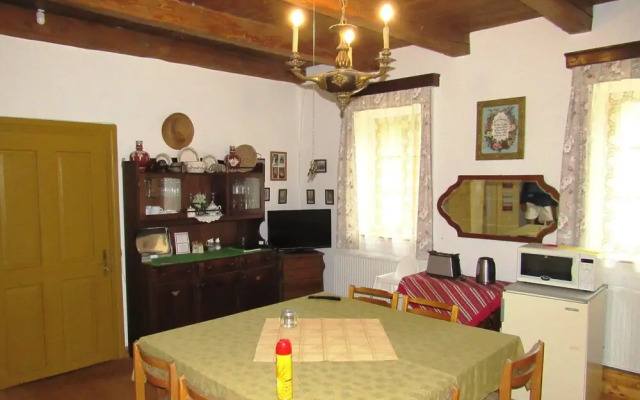 Room in Farmhouse - Rustic Charm - two Bedroom Suite 8601