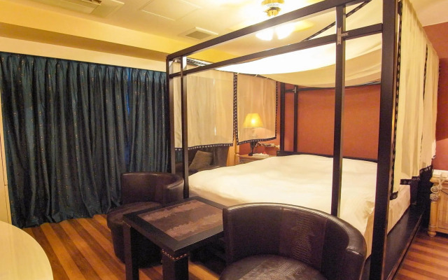 V Hotel - Adults Only