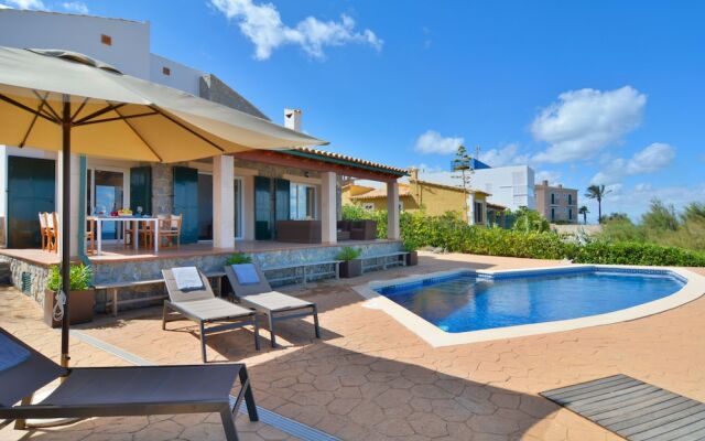 Mallorca Family Sea Front Villa in Betlem