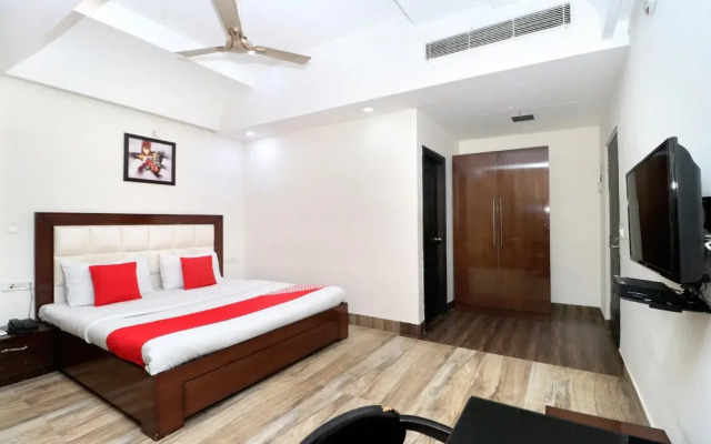 Hotel Signature By OYO Rooms