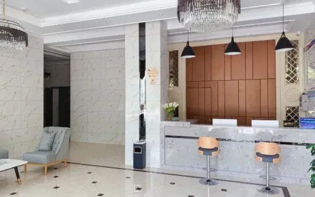 Fangxian Rich Hotel