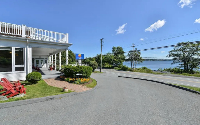 Econo Lodge & Suites