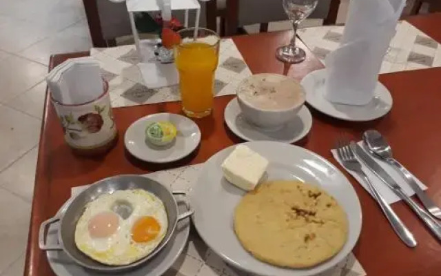 Hotel Mall Del Parque