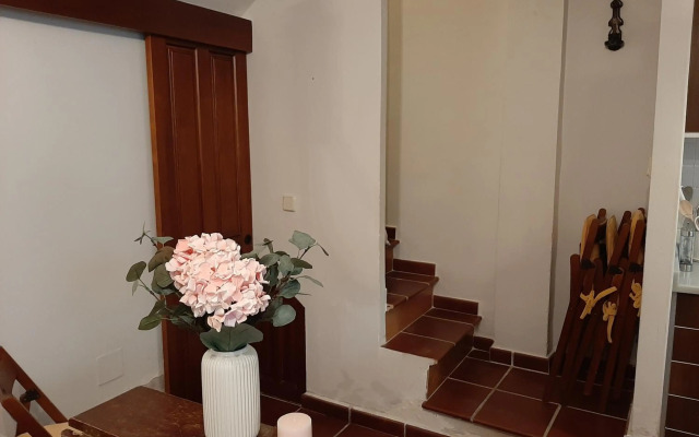 Casa con patio y chimenea en Piedralaves