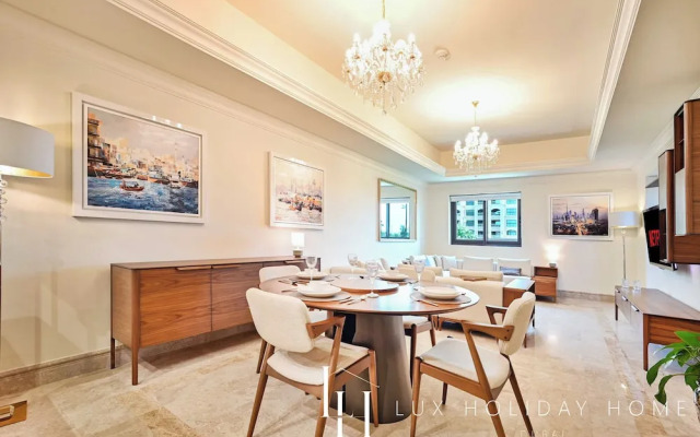 LUX  The Elegant Fairmont Palm Suite