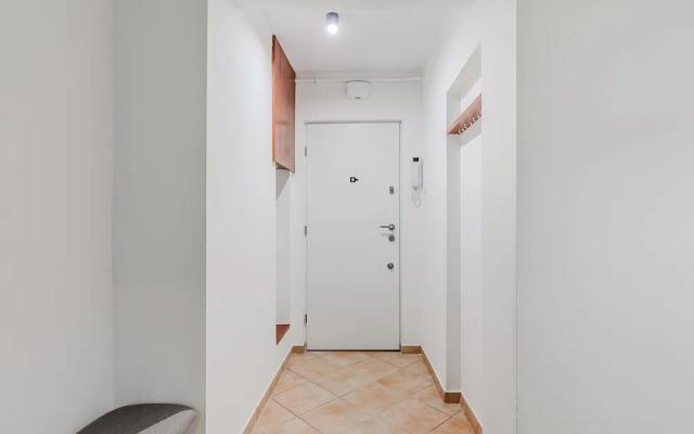 Lumina opposite the Palace of Culture