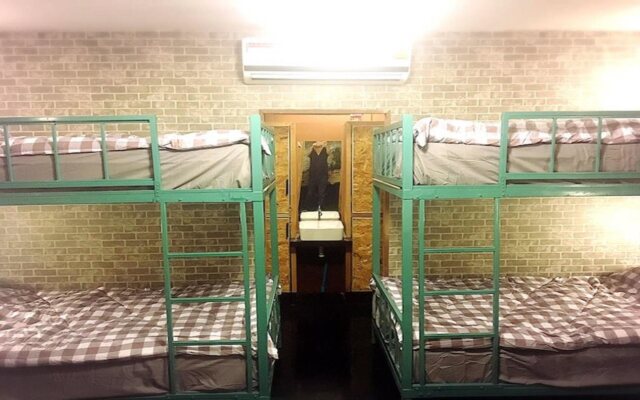 Sleep Ping Bed & River Bar - Hostel