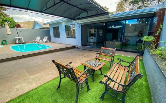 Casa Central piscina e AC para 8 hospede