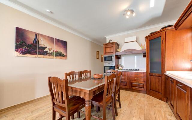 Modern Seaside 2 Br Apt W Spectacular Views