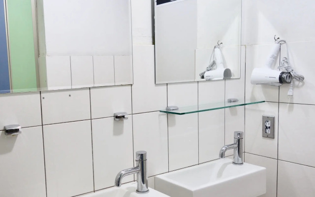 Oldmancaptain Hostel