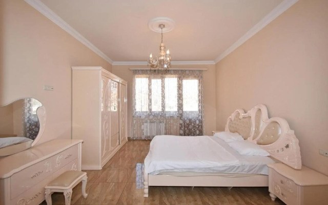 Teryan street, 4 bedrooms Luxury, Unique apartment TT888