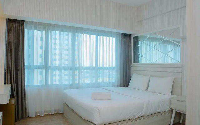 Best Studio with Pool View Springlake Summarecon Apartment
