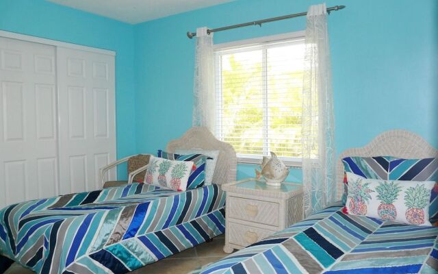 Centrally Located Pet-friendly Home With spa and Pool