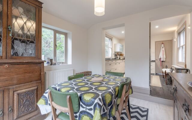 Cosy Brixton House With Great Transport Links