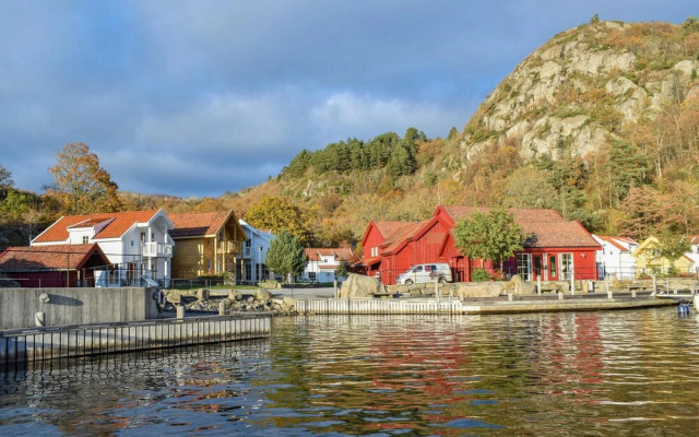 Beautiful Home in Farsund With 4 Bedrooms and Wifi