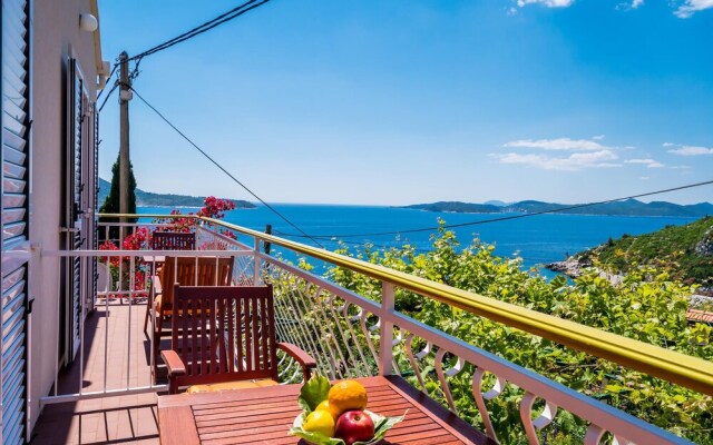 Stunning Home in Trsteno With Wifi and 2 Bedrooms