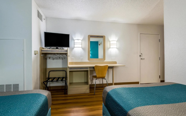 Motel 6 West Des Moines, IA