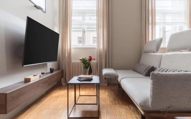 Open-plan Flat in Vinohrady by Prague Days