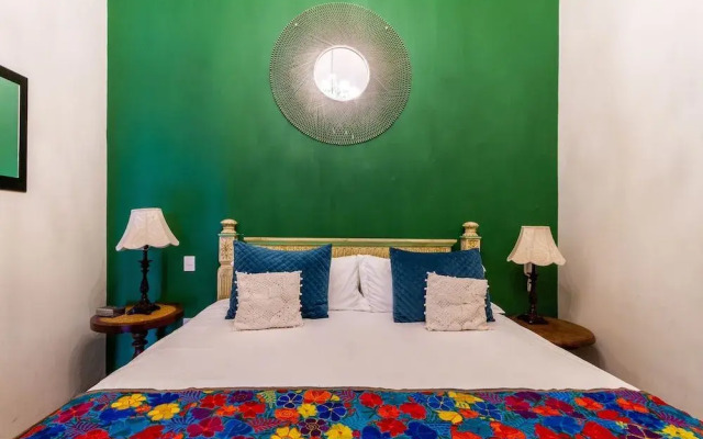 Room in Guest Room - Historic Boutique Lofts - Victoria