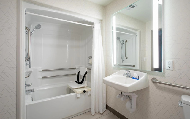 Holiday Inn Express & Suites Grand Junction by IHG