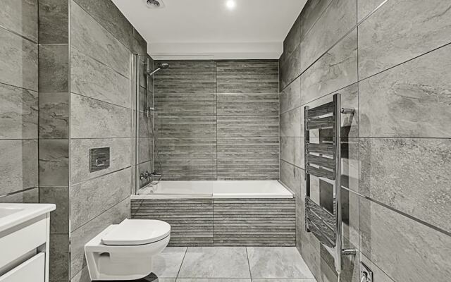 Chic and Contemporary Retreat in Brentford