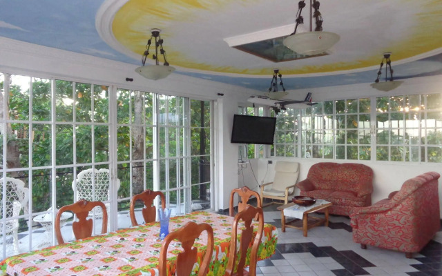 RIG Hostel Boca Chica Back Packer