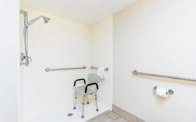 Holiday Inn Express & Suites Bradenton West by IHG