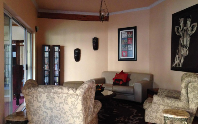 Ipe Tombe Guest Lodge