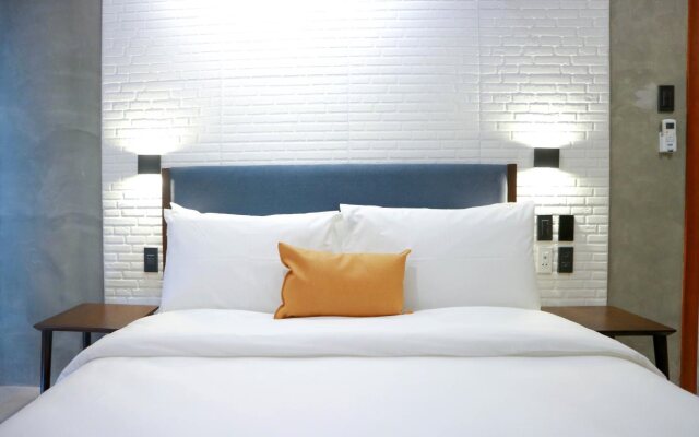 Upper Story Serviced Apartments