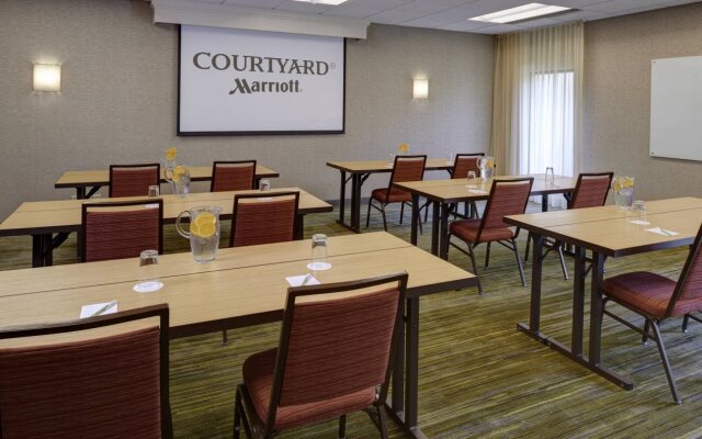 Courtyard by Marriott Indianapolis Airport