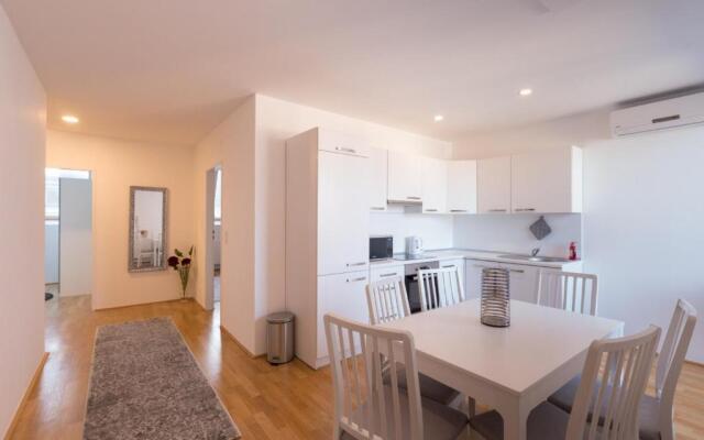 Sunny Penthouse DG I Apt 44
