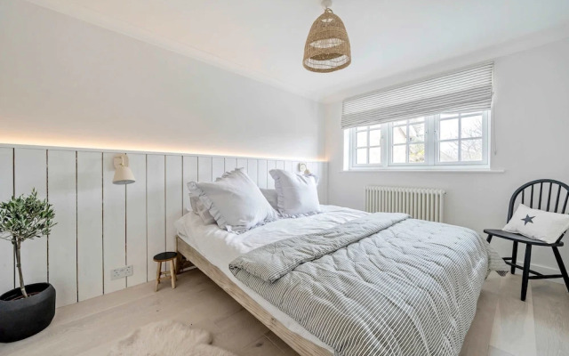 Chic Coastal Retreat - 5-min Stroll to Beach