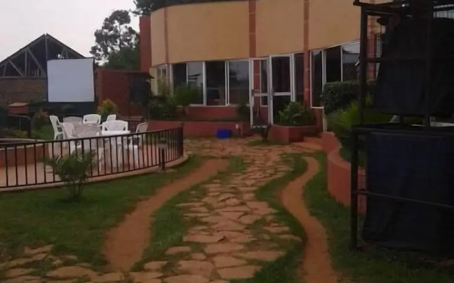 Makutano Hotel