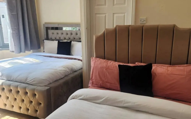 Charming Victorian Apartment in Central Wolverhampton