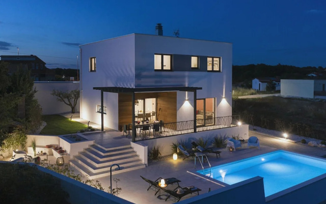 Modern Villa With Private Swimming Pool